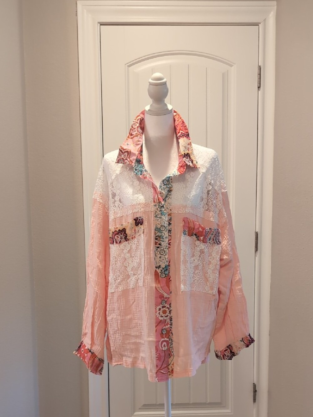 POL Pink Lace-Accent Button Down with Floral Trim - Picture 3 of 5